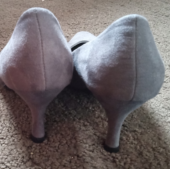 NWT George Gray Suede Heels - Picture 5 of 6